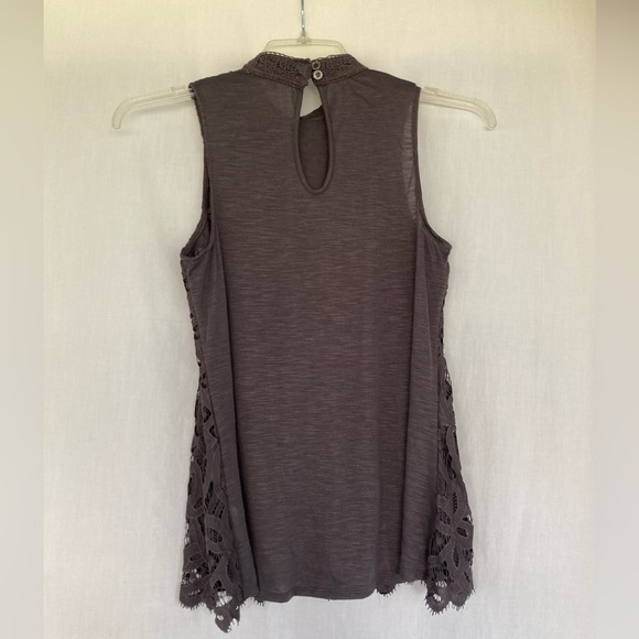 Jolt charcoal gray lace overlay sleeveless blouse size medium. - Picture 3 of 3